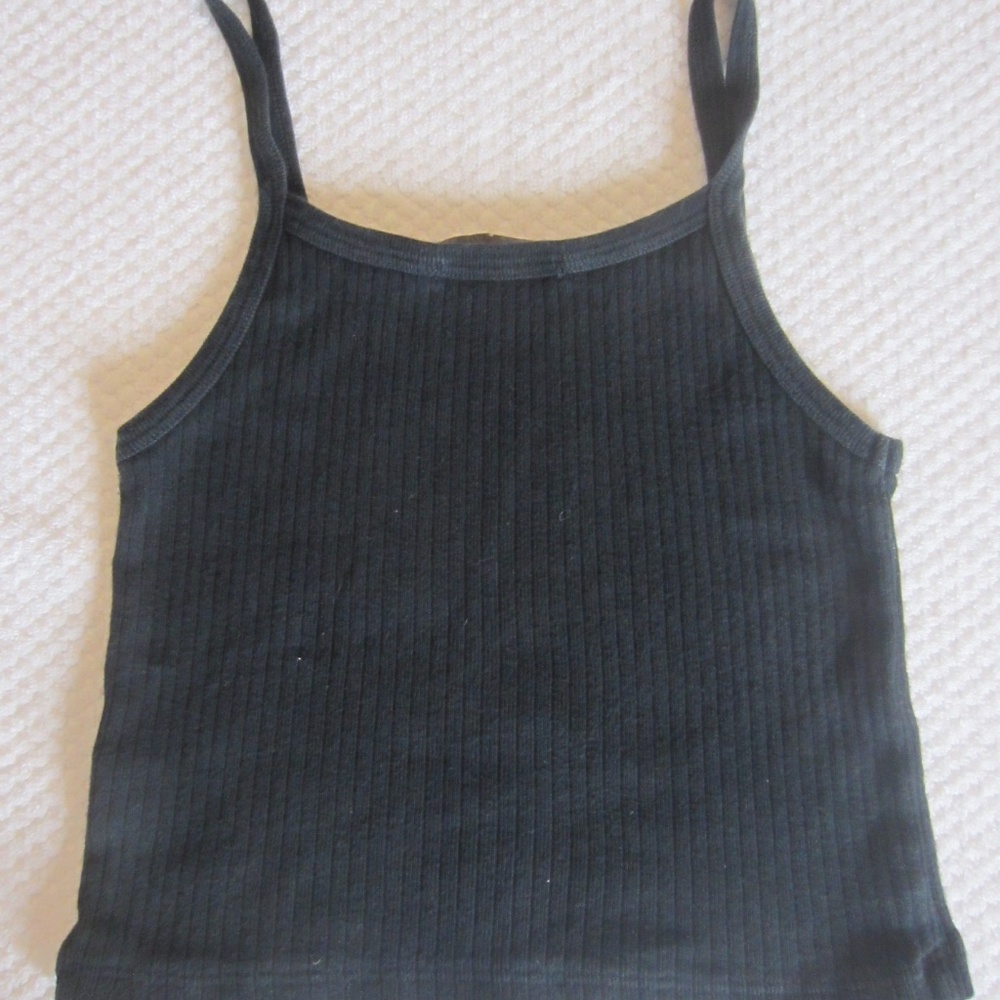 Brandy Melville Bundle - 2 tank tops (black & Maroon) - One size - Picture 6 of 6